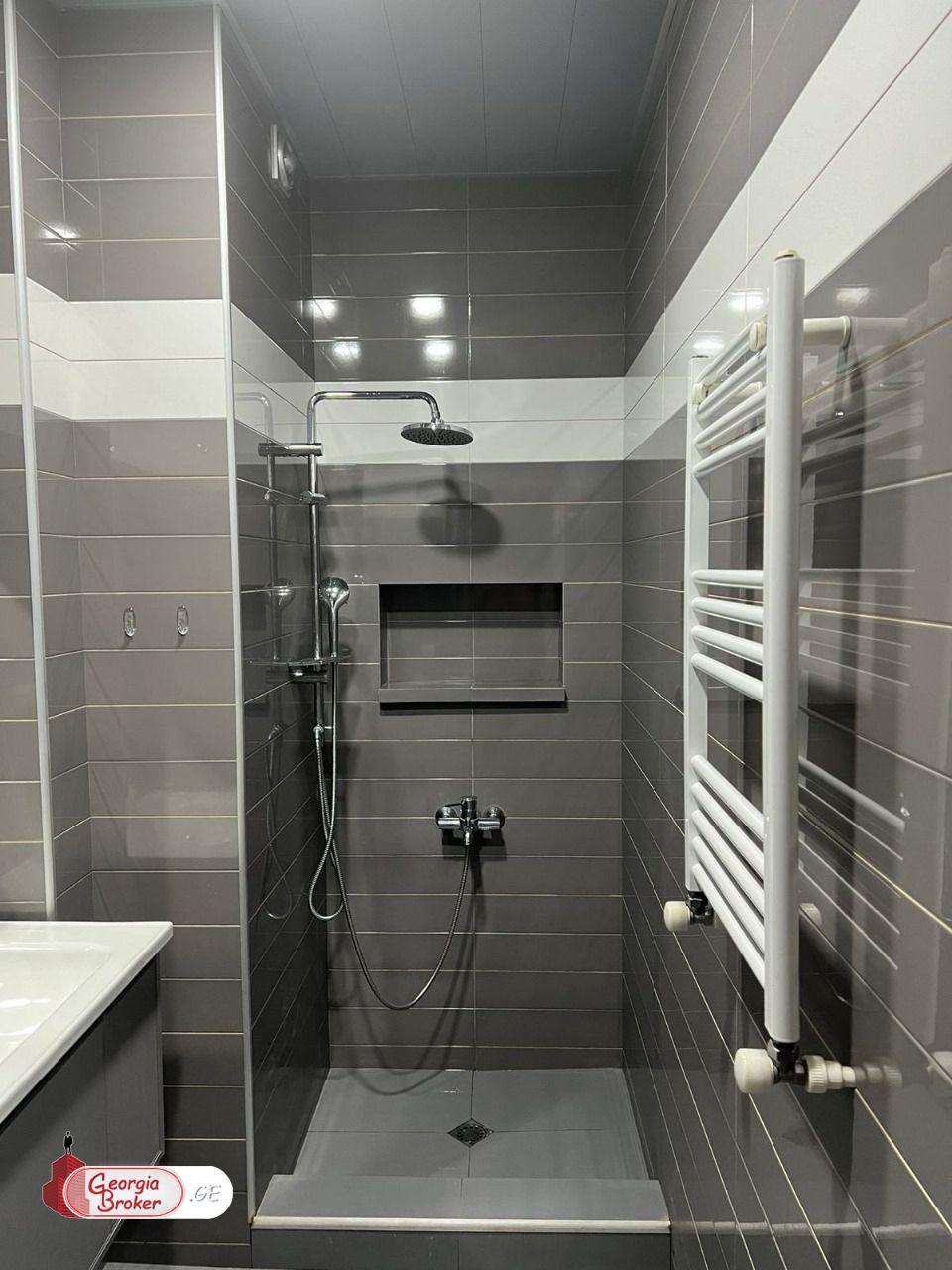 იყიდება ახალი გარემონტებული 4 ოთახიანი ბინა